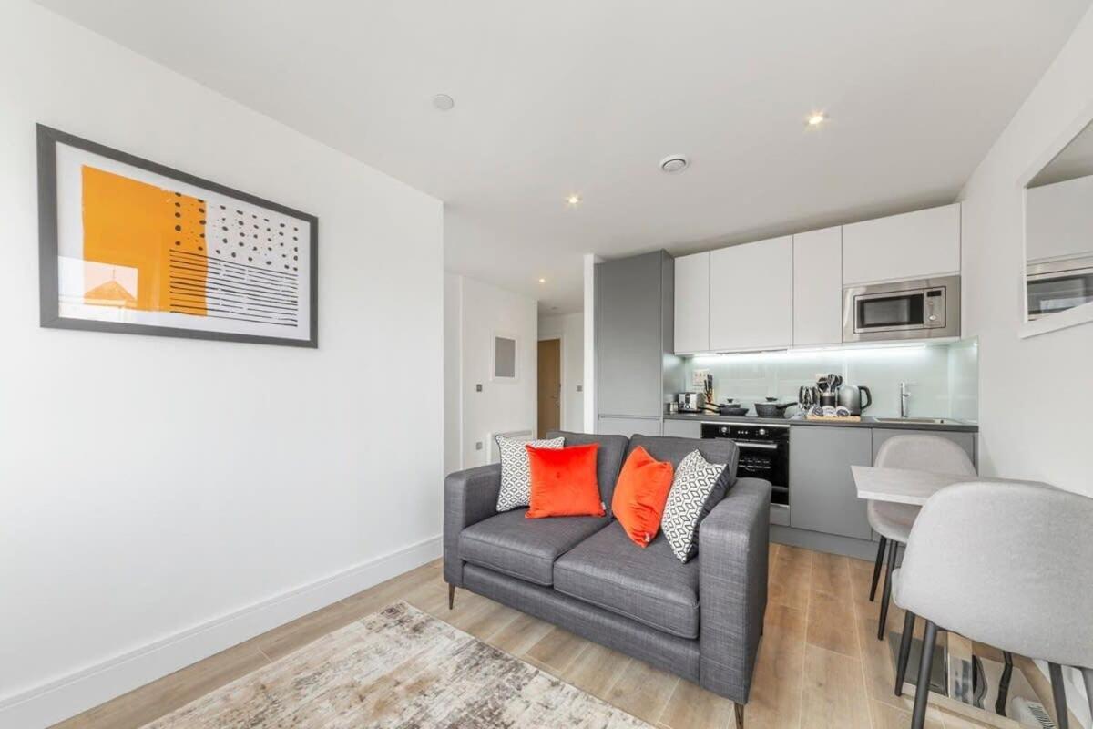 Bright Contemporary Studio In East Grinstead Exterior photo