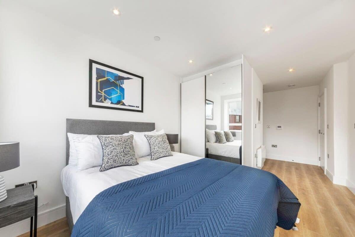 Bright Contemporary Studio In East Grinstead Exterior photo