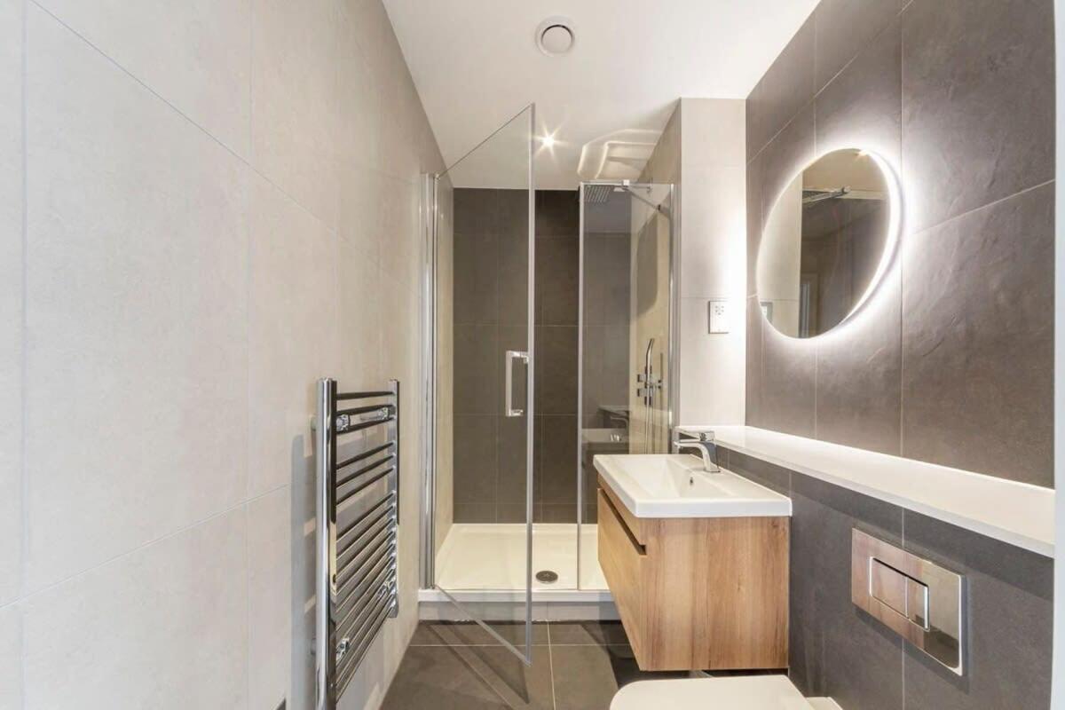 Bright Contemporary Studio In East Grinstead Exterior photo